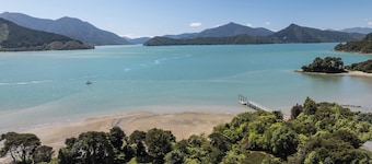 Kereru Retreat at Moetapu Bay