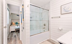 Shower, hair dryer, towels, soap - Boater’s Paradise! Newly decorated canal home with new boat dock. (Ocean Isle Beach)