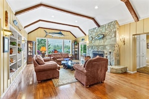 Interior - Majestic 2.4 Acre Estate on The Rogue River (Grants Pass)
