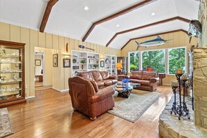 Interior - Majestic 2.4 Acre Estate on The Rogue River (Grants Pass)