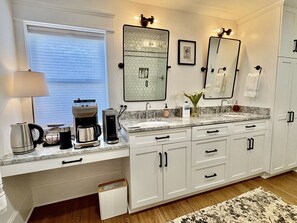 Interior - Waterfront apartment in quiet downtown Swansboro with dock deck - beautiful views - kayak launch w/kayaks - boat lift. (Swansboro)