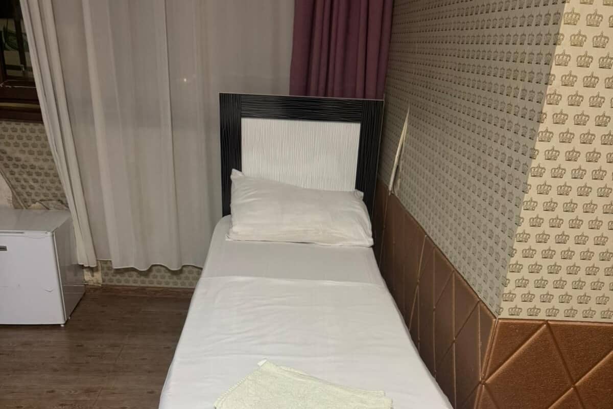 客室ごとに異なる装飾、客室ごとに異なるインテリア、WiFi (無料)、ベッドシーツ