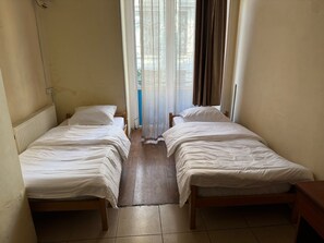 コンフォート ダブルルーム | 客室ごとに異なる装飾、客室ごとに異なるインテリア、WiFi (無料)、ベッドシーツ