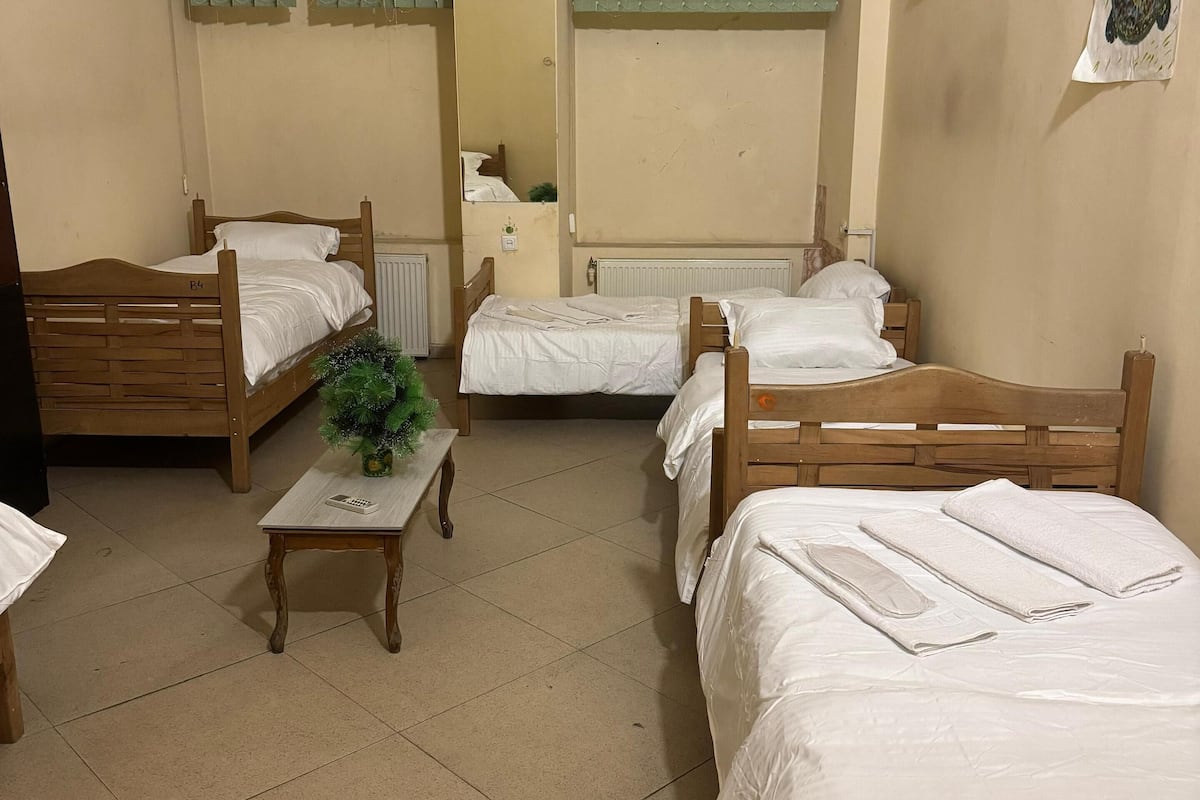 エコノミー 共同ドミトリー | 客室ごとに異なる装飾、客室ごとに異なるインテリア、WiFi (無料)、ベッドシーツ