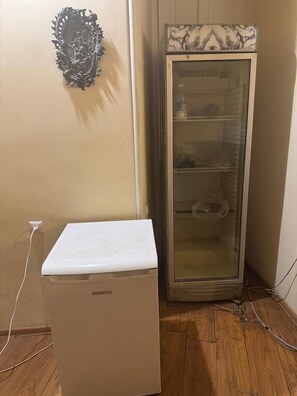 Refrigerador, microondas, placa de cocina, lavavajillas