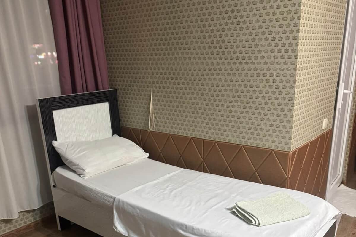 Dihias secara berasingan, dilengkapkan perabot secara berasingan