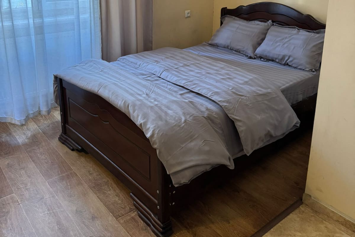 Luxury Double Room, City View | Dihias secara berasingan, dilengkapkan perabot secara berasingan