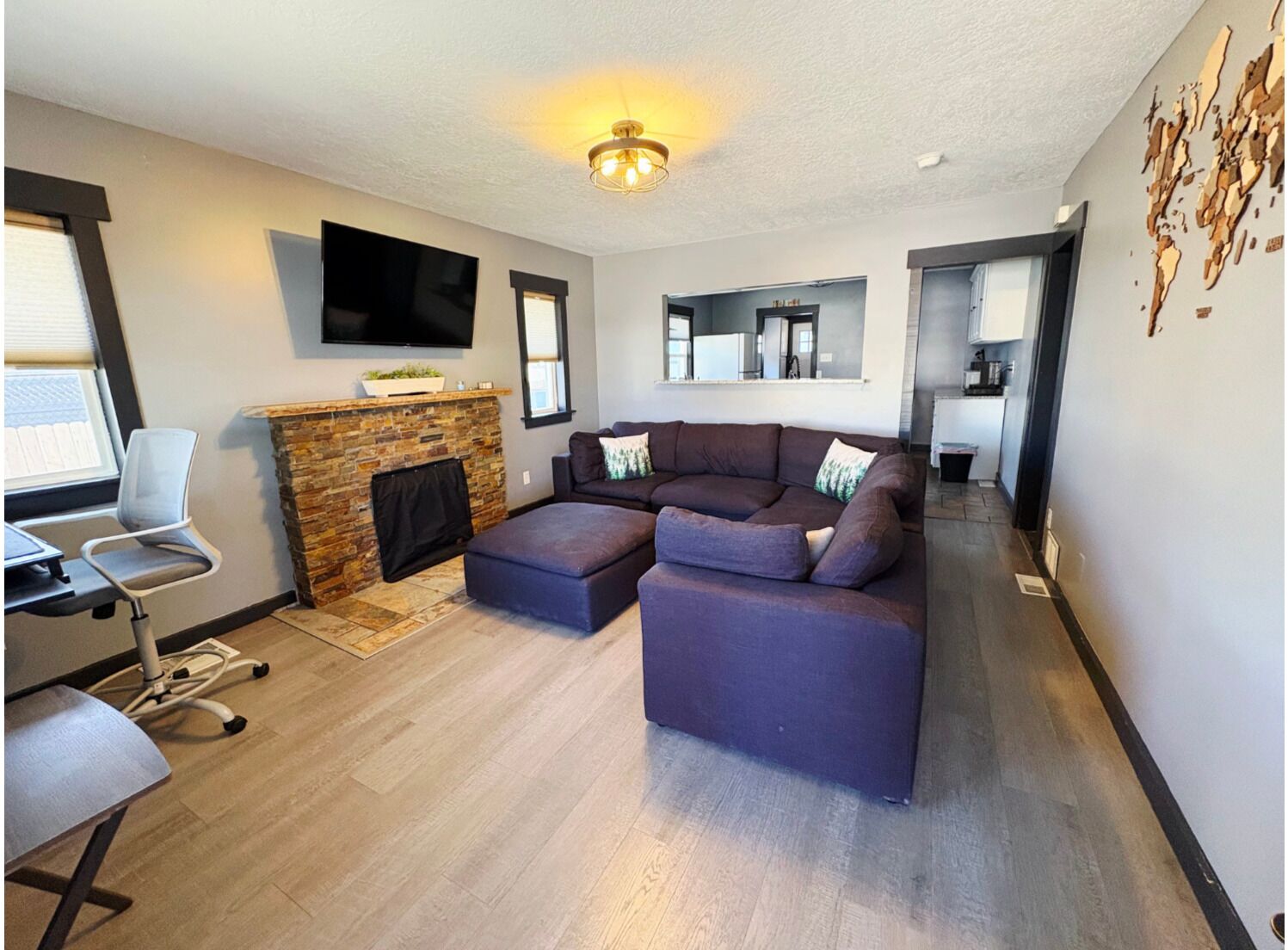 Smart TV, computer monitors