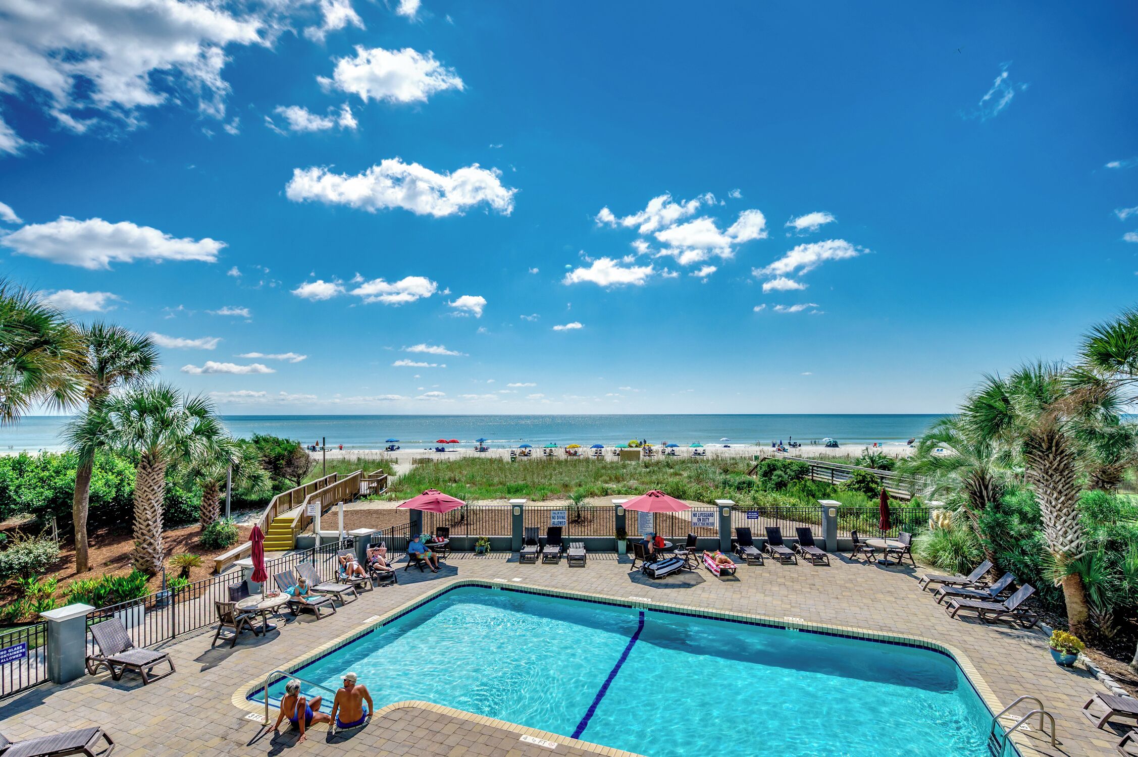 Een verwarmd zwembad