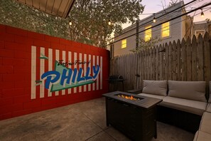 Terrace/patio - PennU • Grill • Fire Pit • Pool Table • Pac Man (Philadelphia)