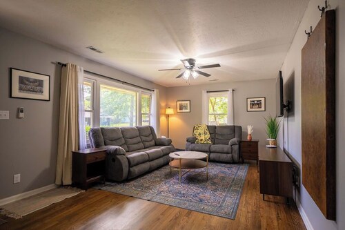 Gorgeous home with fenced in yard and garage in friendly Tonganoxie