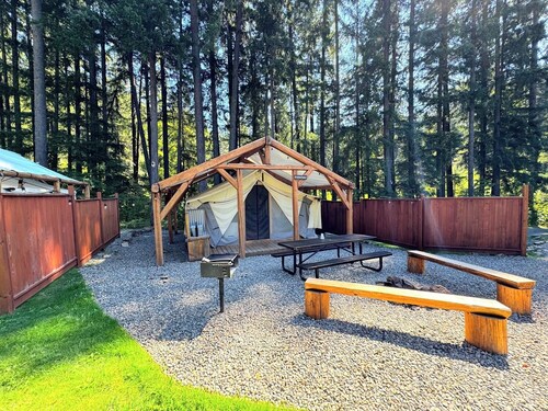 Umpqua National Forest Family Glamping Tent Homesteader - Near Crater Lake & Umpqua Hot Springs