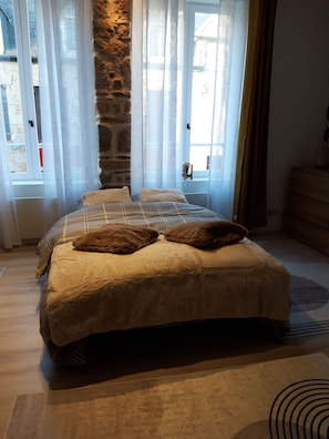 Fer et planche à repasser, Wi-Fi gratuit, draps fournis