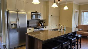 Micro-ondes, four, plaque de cuisson, lave-vaisselle