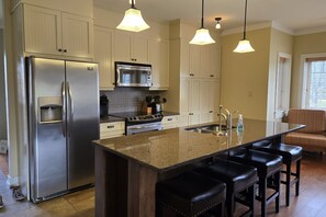 Mikroaaltouuni, uuni, liesi, astianpesukone