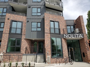 Exterior -  New 1-bedroom furnished condo with AC in charming Cultural District of Kelowna (Kelowna)