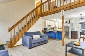 Interior - Ski, Swim & Hike! Family Home in Tobyhanna (Tobyhanna)