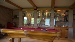 A pool table in a room with brick walls and wooden beams. - Brezova Poljana Lodge with Sauna and Hot-Tub - Five Bedroom Holiday Home (Vrbovsko)