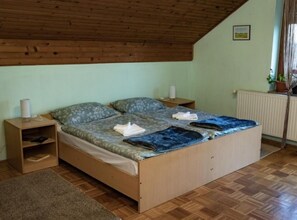 1 bedroom, iron/ironing board, Internet, bed sheets - Magic Dream Rooms - One Bedroom Magic Room (Osijek)