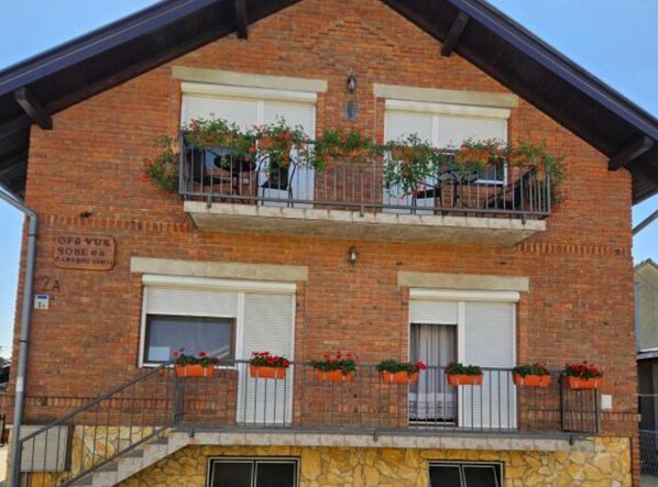 Exterior - Magic Dream Rooms - One Bedroom Magic Room (Osijek)