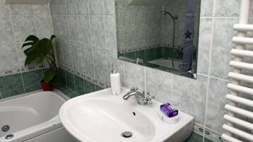 Doccia, asciugacapelli, asciugamani