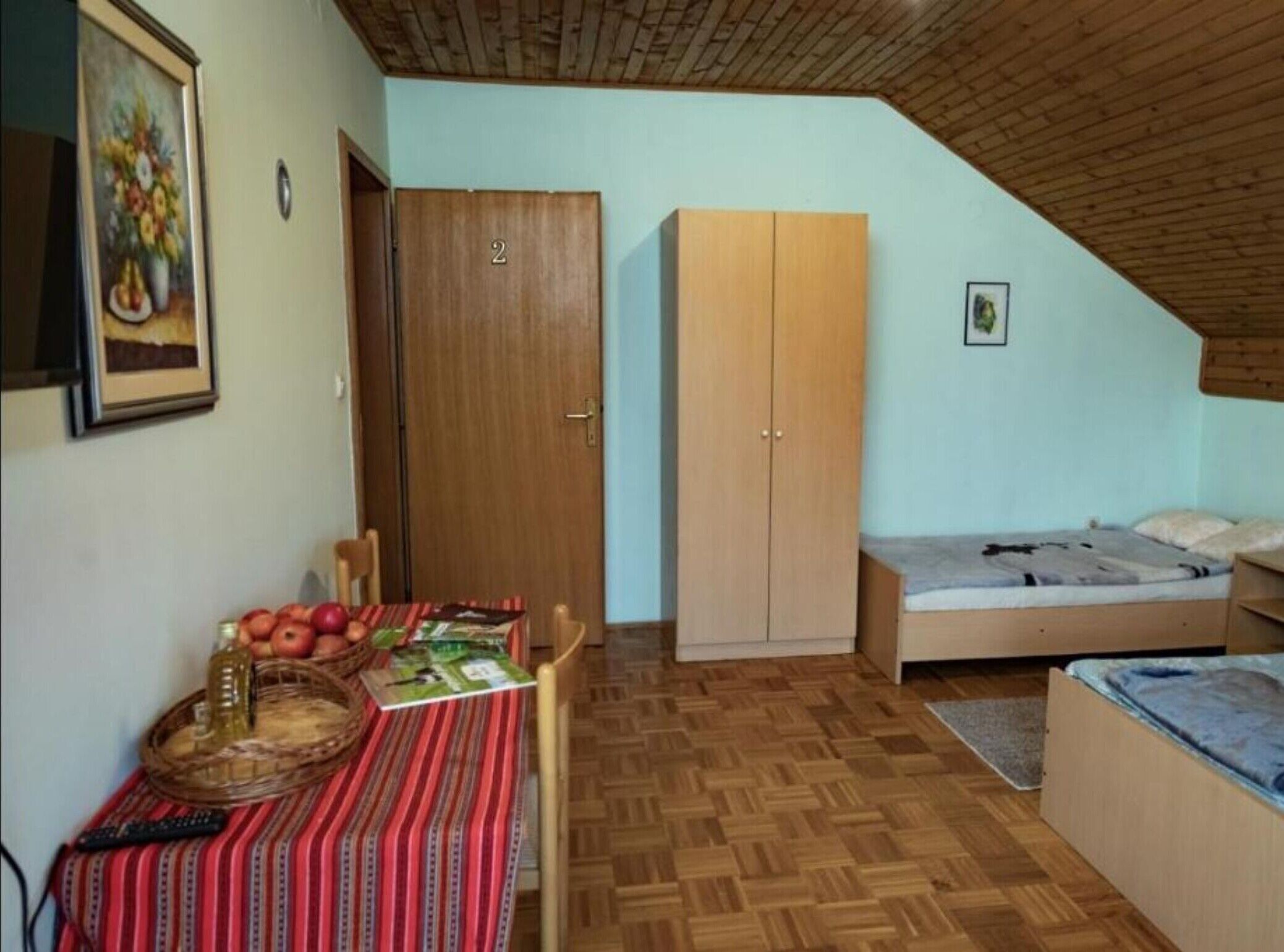 1 chambre, fer et planche à repasser, accès Internet, draps fournis