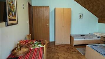 1 chambre, fer et planche Ă repasser, accĂšs Internet, draps fournis