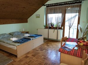1 dormitorio, tabla de planchar con plancha, Internet y ropa de cama