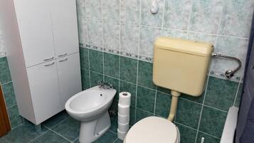 Bruser, hårtørrer, håndklæder