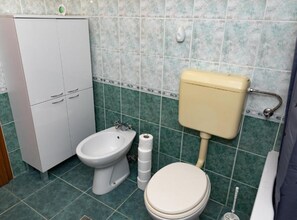 Dusj, hårføner og håndklær