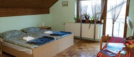 1 soverom, strykejern/-brett, internettilgang og sengetøy