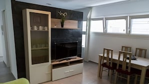 Apartment, Multiple Beds | Living area | 42-inch flat-screen TV with cable channels - Apartamento céntrico en Conil economico (Conil de la Frontera)