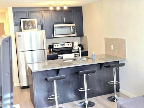 1-Bedroom + Sofa Bed - Private Condo Suite Seton
