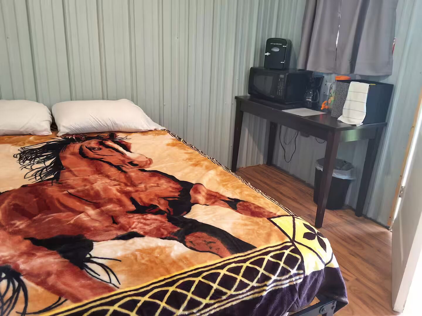1 bedroom, bed sheets