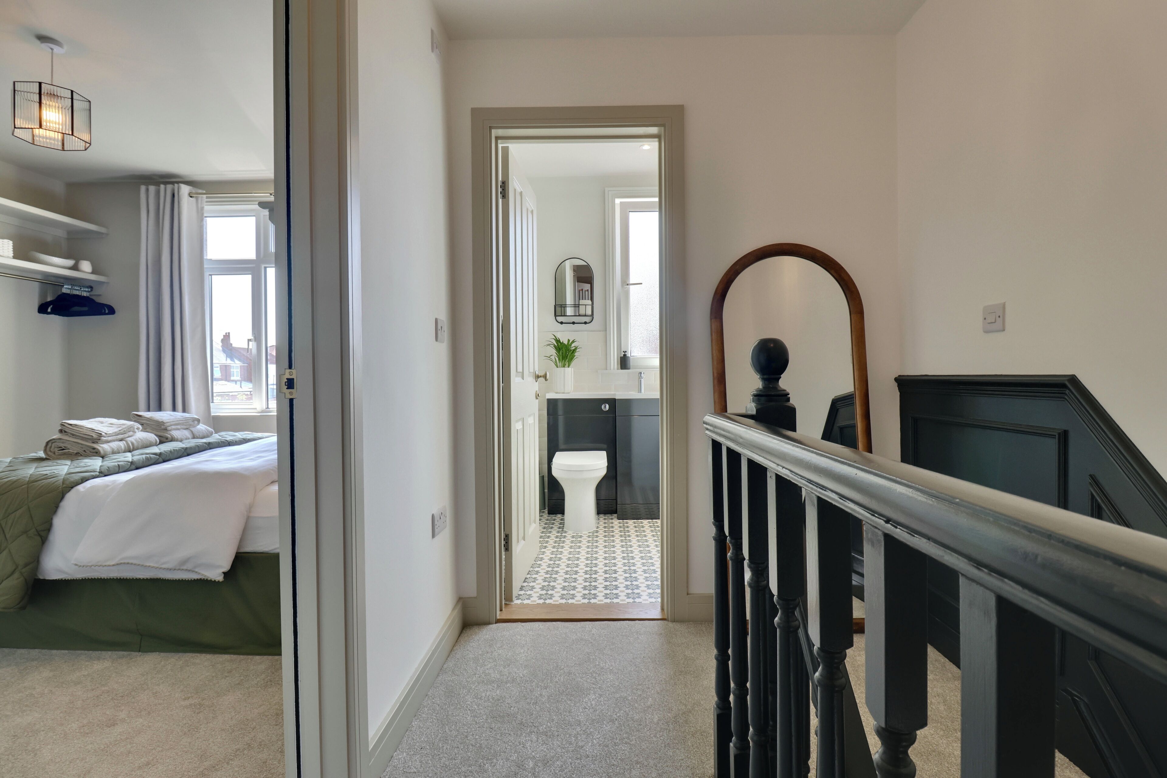 4 bedrooms, iron/ironing board, WiFi, bed sheets