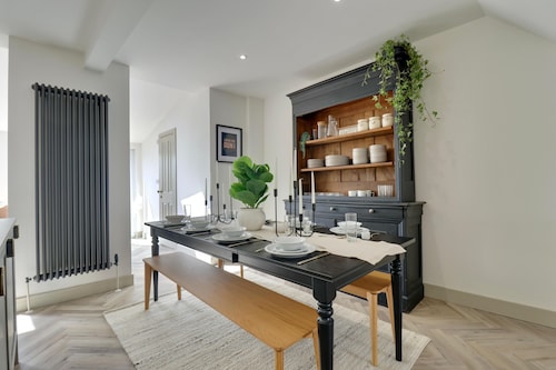 NEW stunning, cosy, city home with driveway for two cars and EV charging.