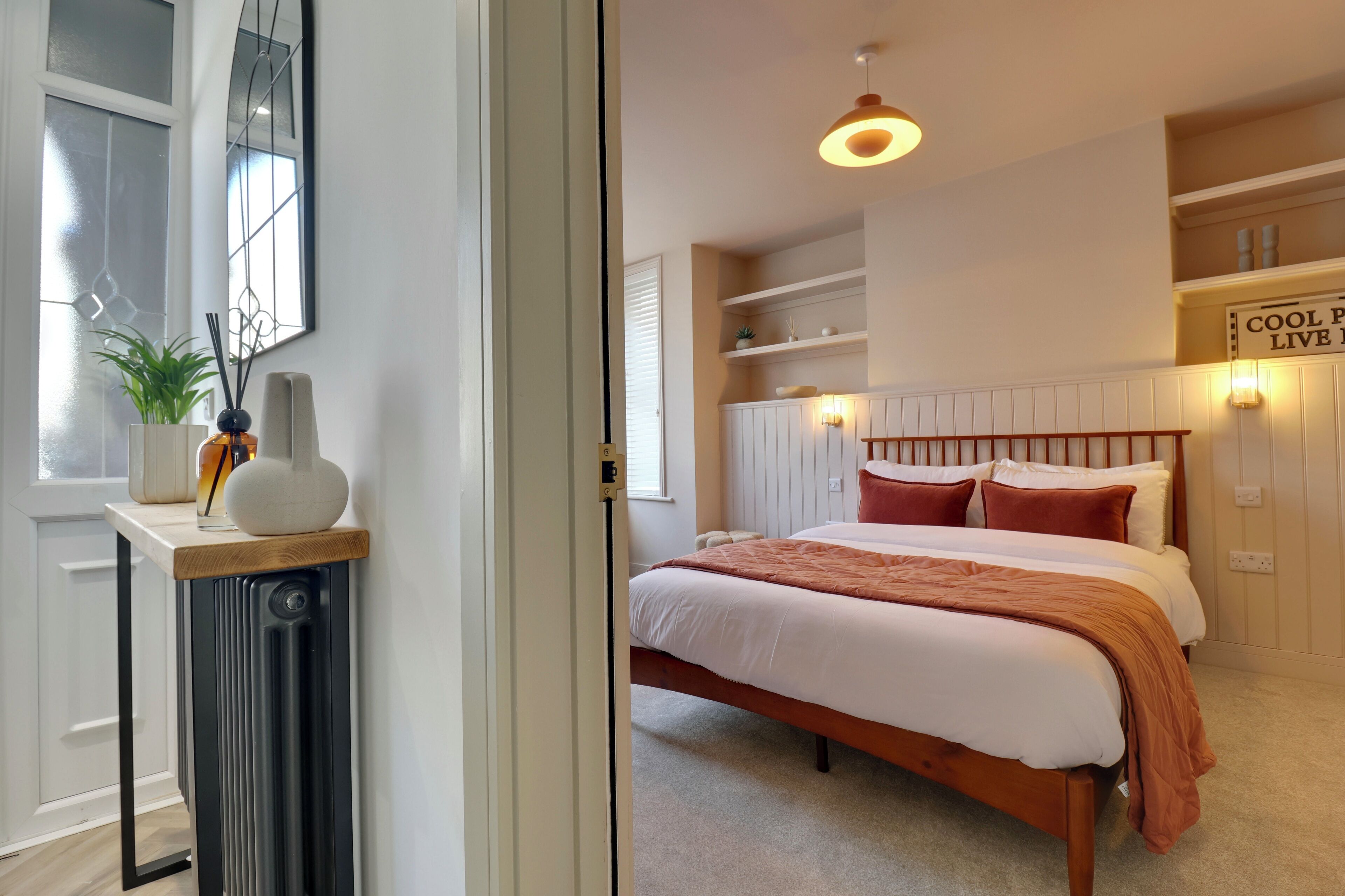 4 bedrooms, iron/ironing board, WiFi, bed sheets