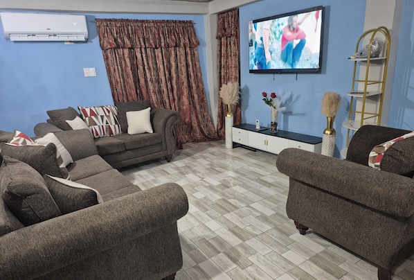 Living area - 3 bedroom house -Casa de Morrison (Plymouth)