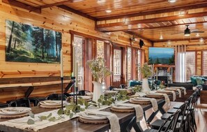 Dining - Amazing Luxury NEW 8bdrm Cabin-Pool-Arcades-Gazebo (Sevierville)