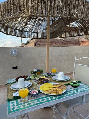 Free daily continental breakfast