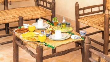 Free daily continental breakfast