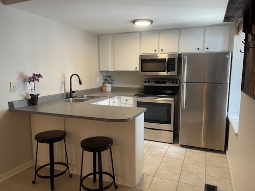 1BD King Condo – Walking Distance to PCMR on Park Ave