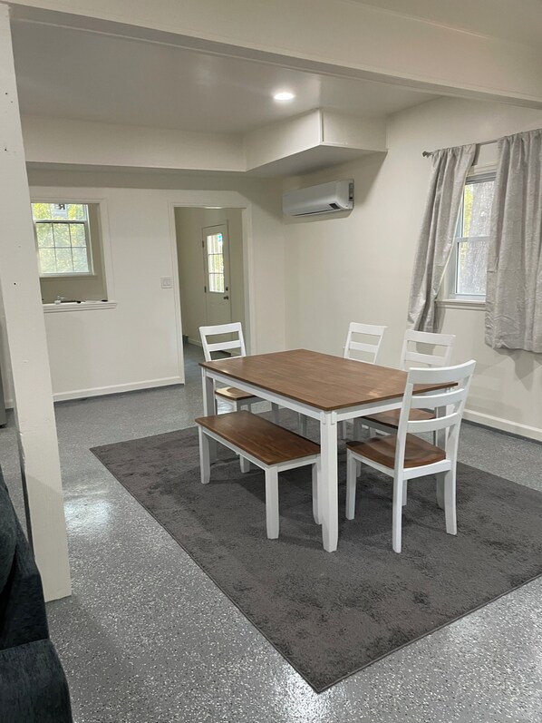 Dining - Rapsody among Nature Perfect 1-bedroom Guest house in Sumter for your getaway (Sumter)