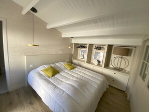 4 bedrooms, iron/ironing board, WiFi, bed sheets - Villa d'exception face mer Côte sauvage - Ile d'Yeu - 12 people (L'Île-d'Yeu)