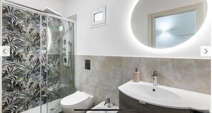 Dusche, Whirlpool, Haartrockner, Bidet