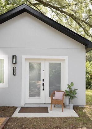 Exterior detail - The Gojjo Tiny House Walkable Retreat (Orlando)
