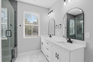 Shower, hair dryer, towels, soap - Modern home in charming Fountain Inn (Fountain Inn)