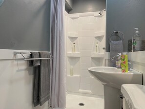 Shower, hair dryer, towels, soap - South Seattle, Free Parking, Private Entrance and 3/4 Bath, Q Bed, Free Laundry. (Seattle)