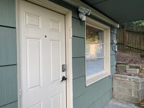 Exterior detail - South Seattle, Free Parking, Private Entrance and 3/4 Bath, Q Bed, Free Laundry. (Seattle)