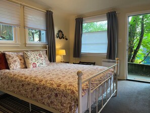 1 bedroom, iron/ironing board, WiFi, bed sheets - South Seattle, Free Parking, Private Entrance and 3/4 Bath, Q Bed, Free Laundry. (Seattle)